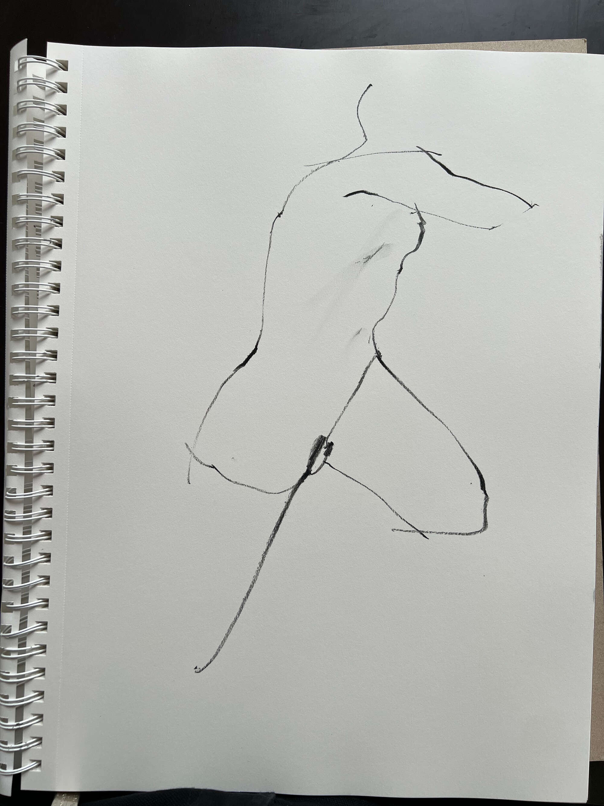AKT - Figur Lehnend - Tyler Heidenwag 1