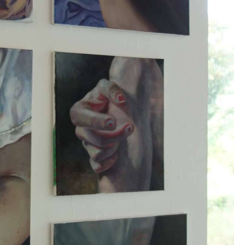 Hand am Knie mit Schmetterlingen - Johanna Bajog 1