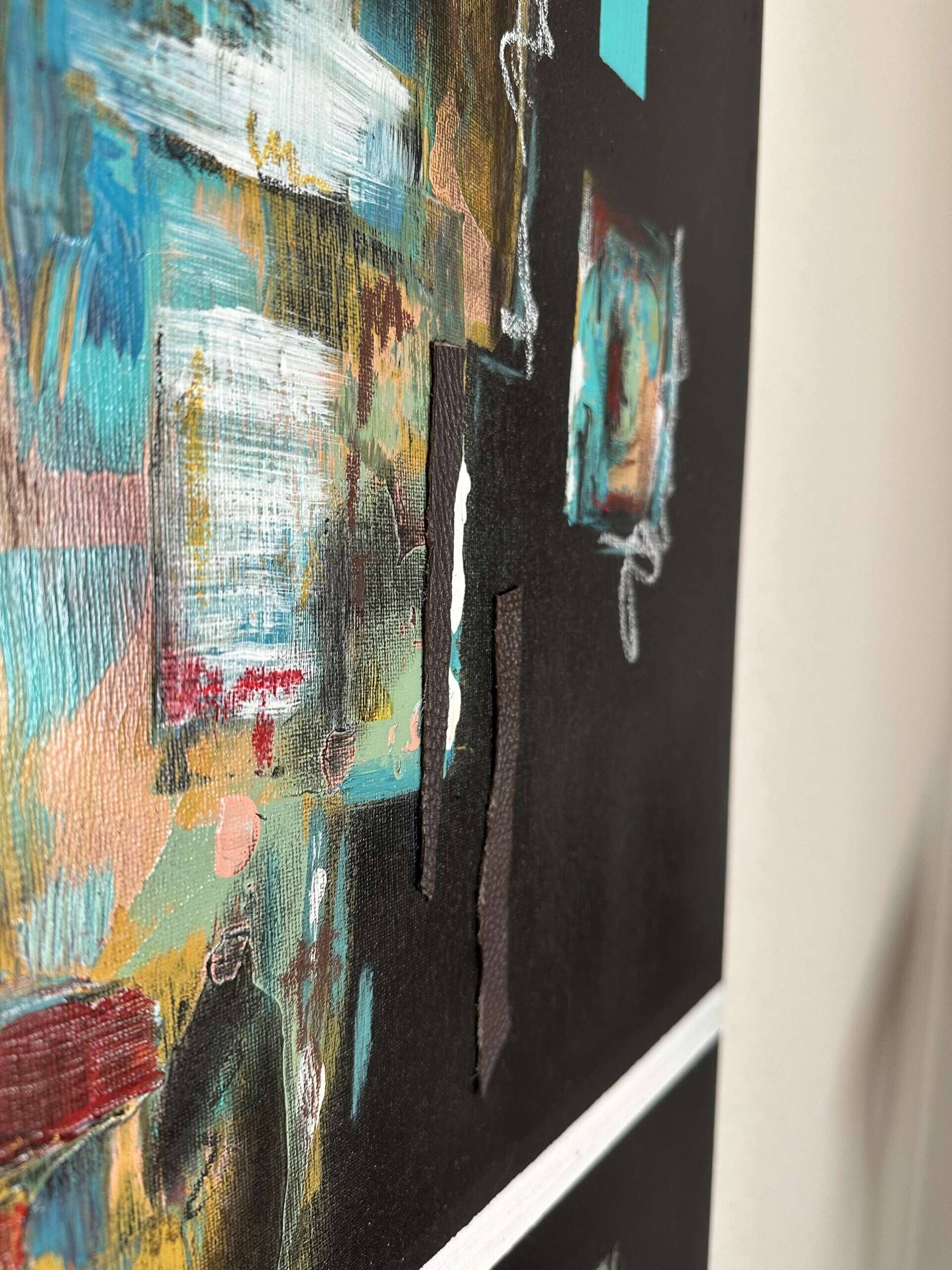 abstract portrait in front of black with a geometric head and turquoise/ white stripes - Martin Collmann 4