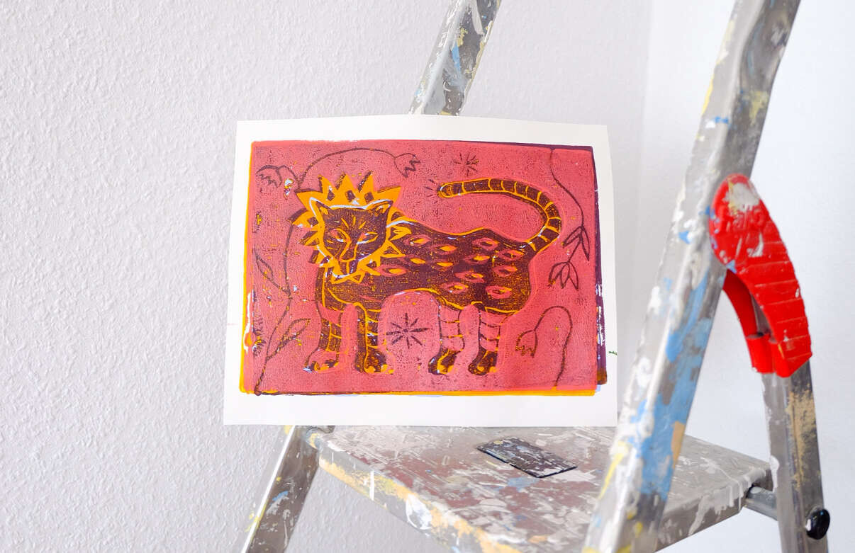 Löwe in Blumenwiese - Anna Leisner 3