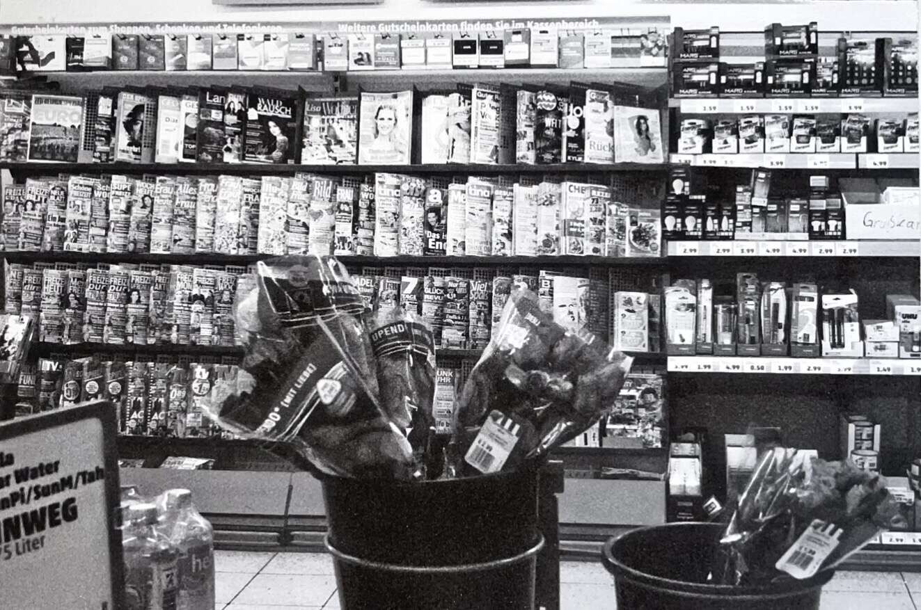 Zwei Eimer Wasser (2020) - Terryfied Club 1