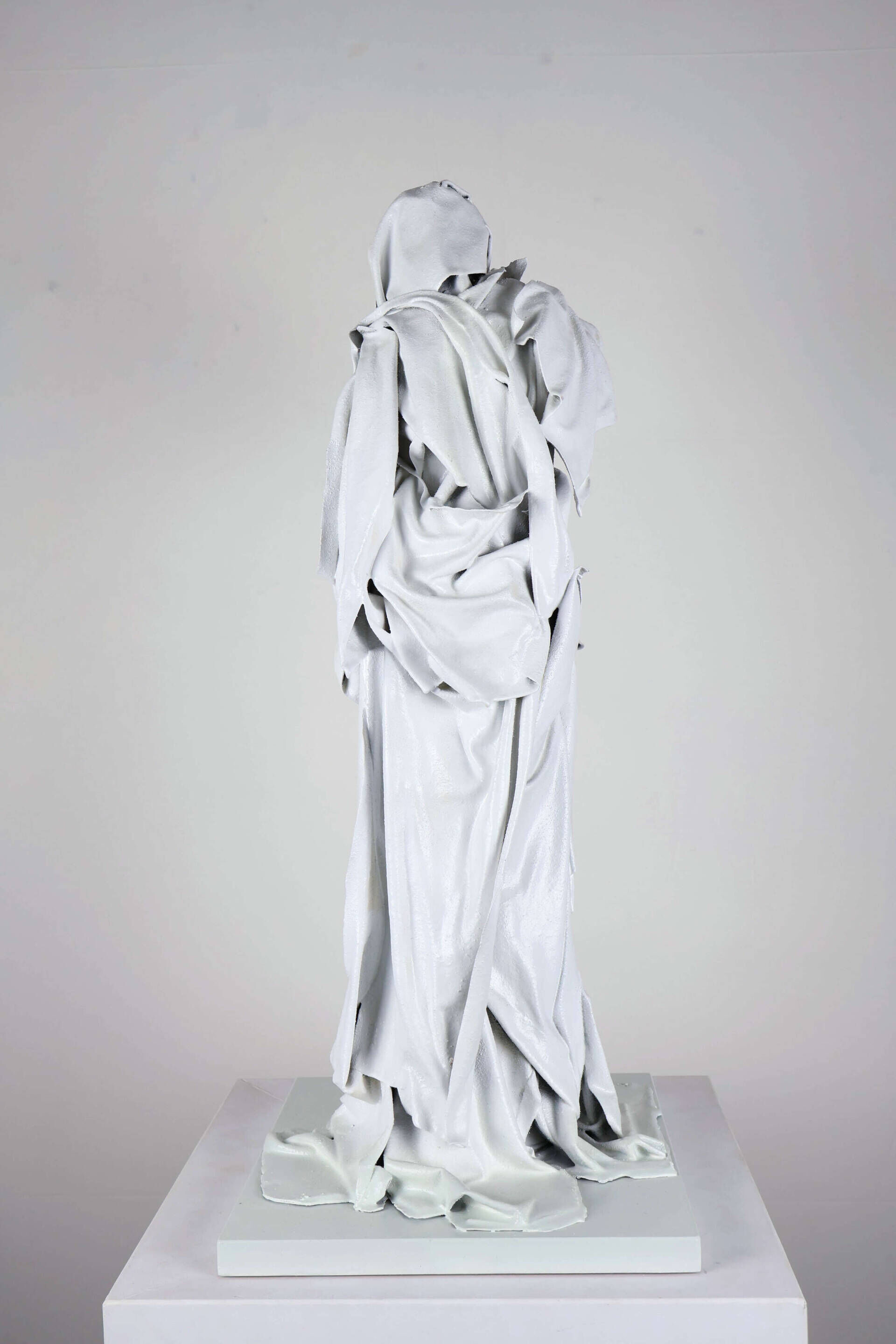 Im Weißen Stehend - Dominik Ackermann 4