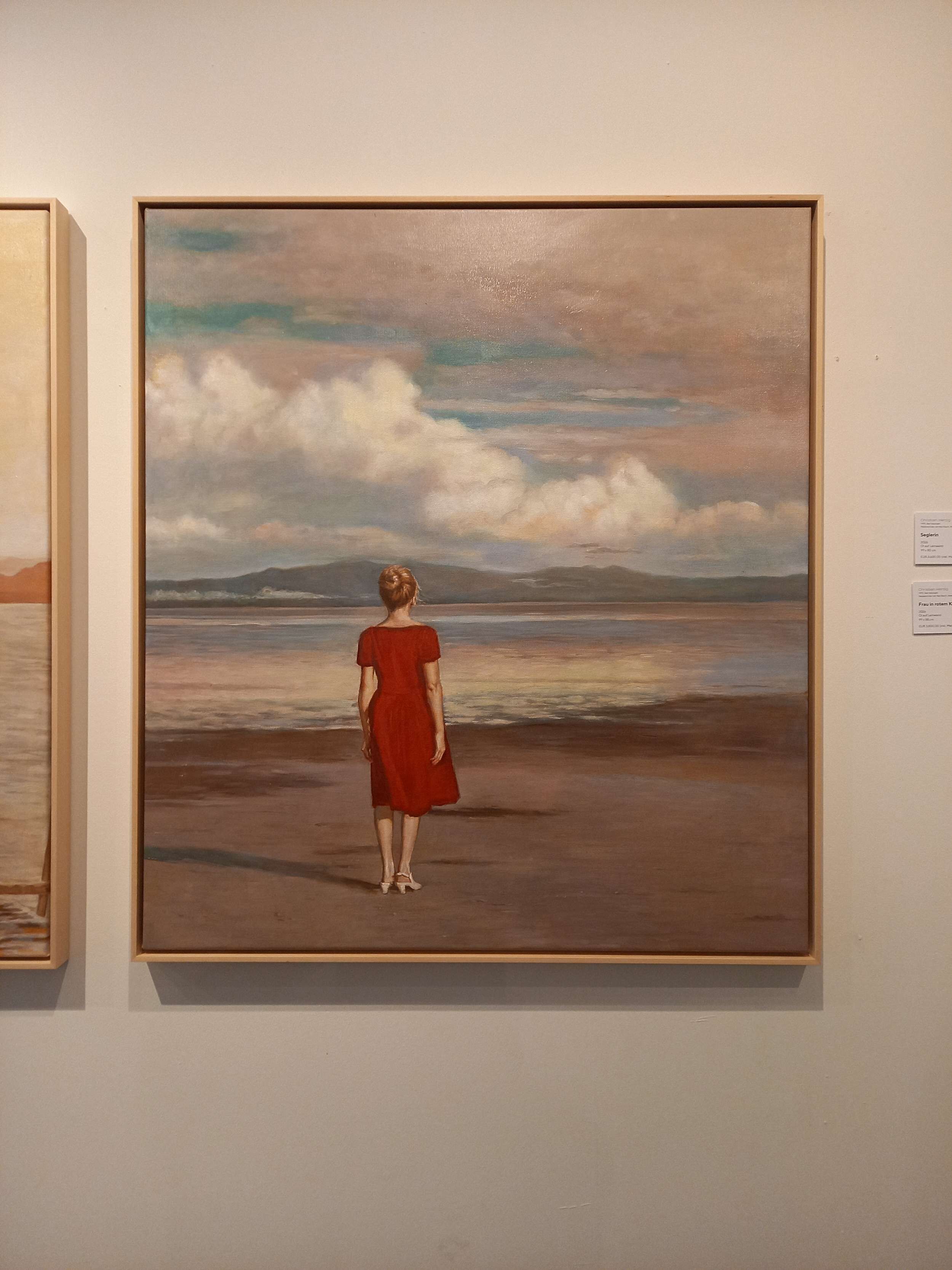 Frau in rotem Kleid am See - Christian Herzig 1
