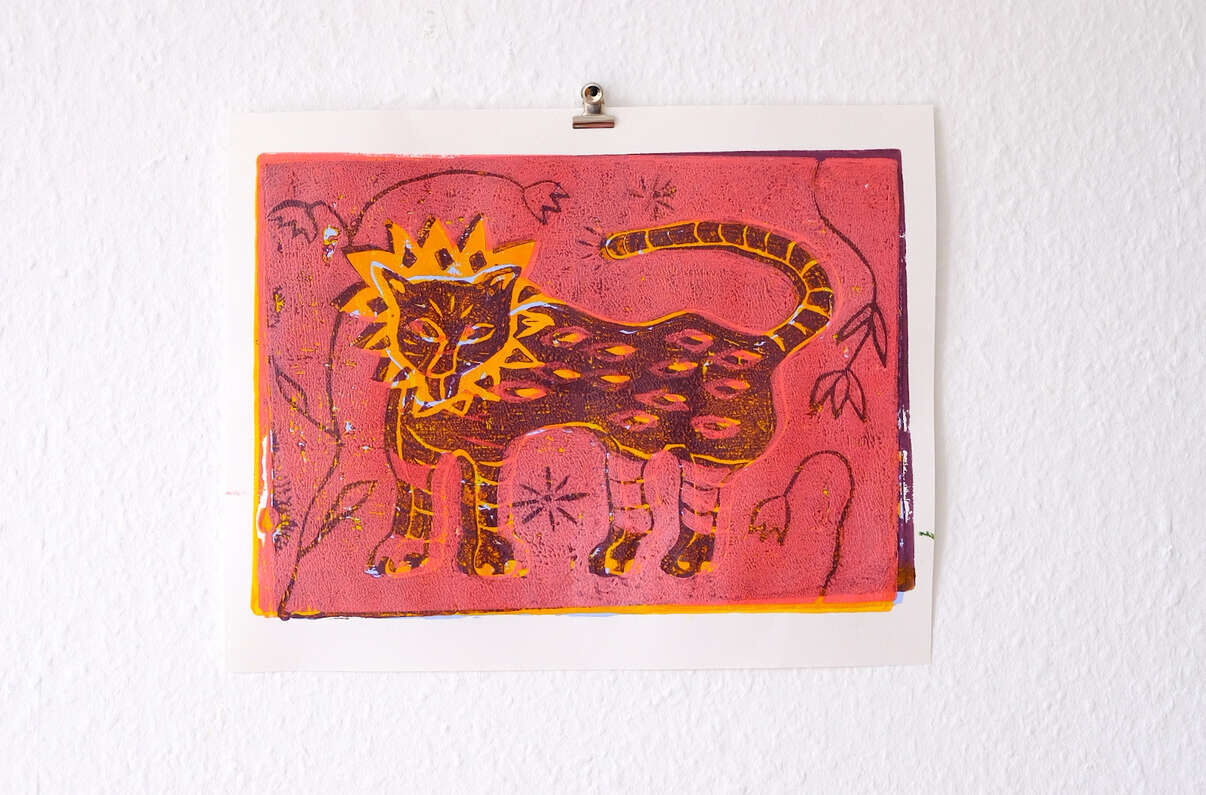 Löwe in Blumenwiese - Anna Leisner 2