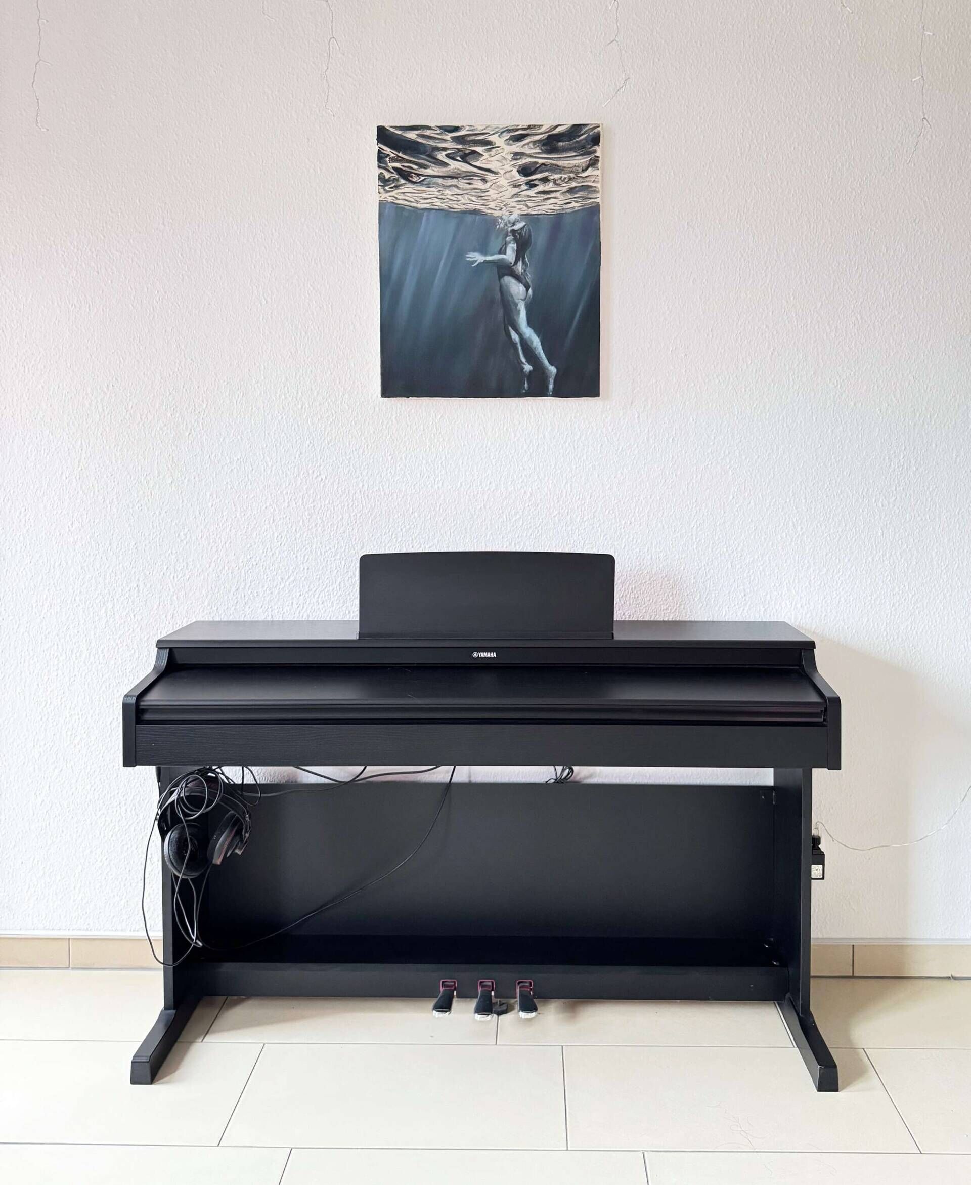 Gray swimming #1 - Maria Pantagoutsou 2