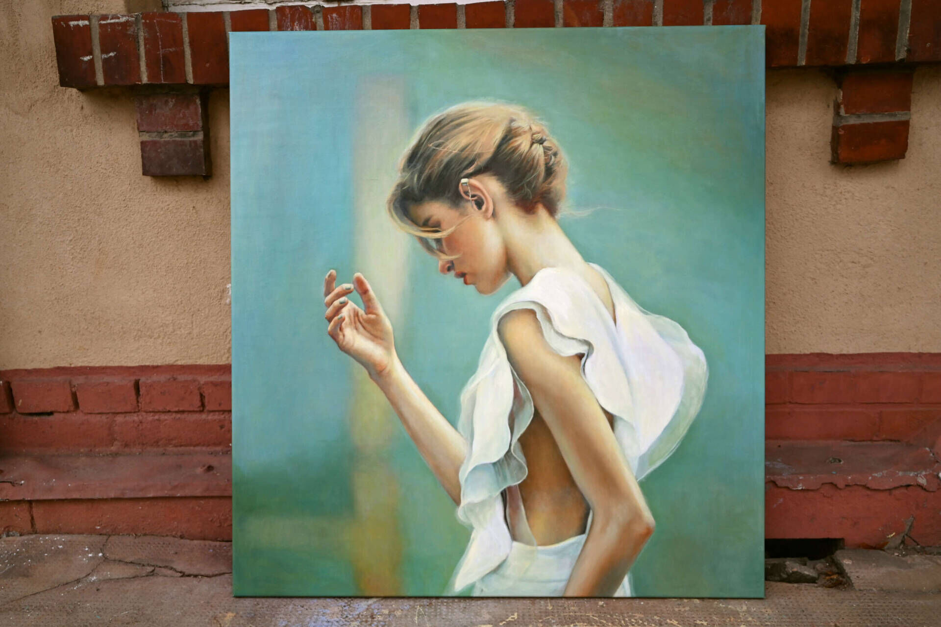 Frau in weißem Kleid - Christian Herzig 1