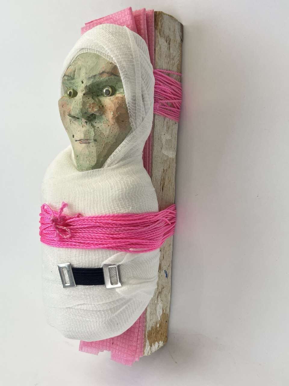 Diese Figur ist gut verpackt - Lara Burgmann 1