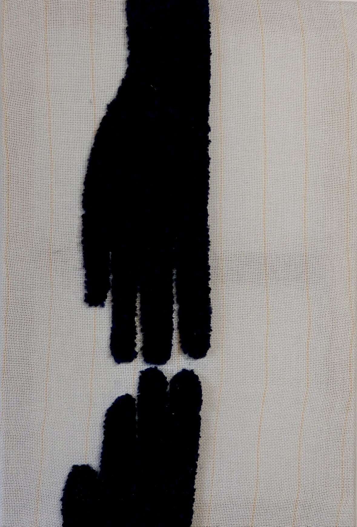 Holding Hands - Carmen Moreira 1