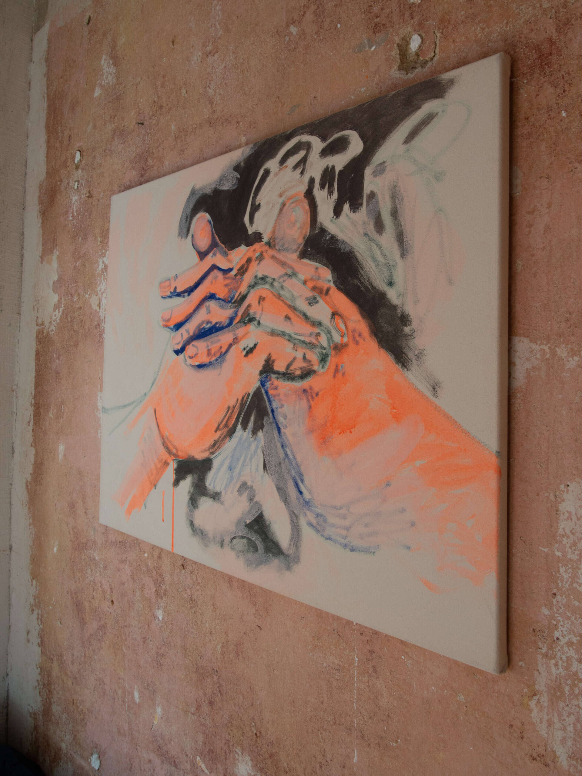 Holding - Charlotte Genser 6