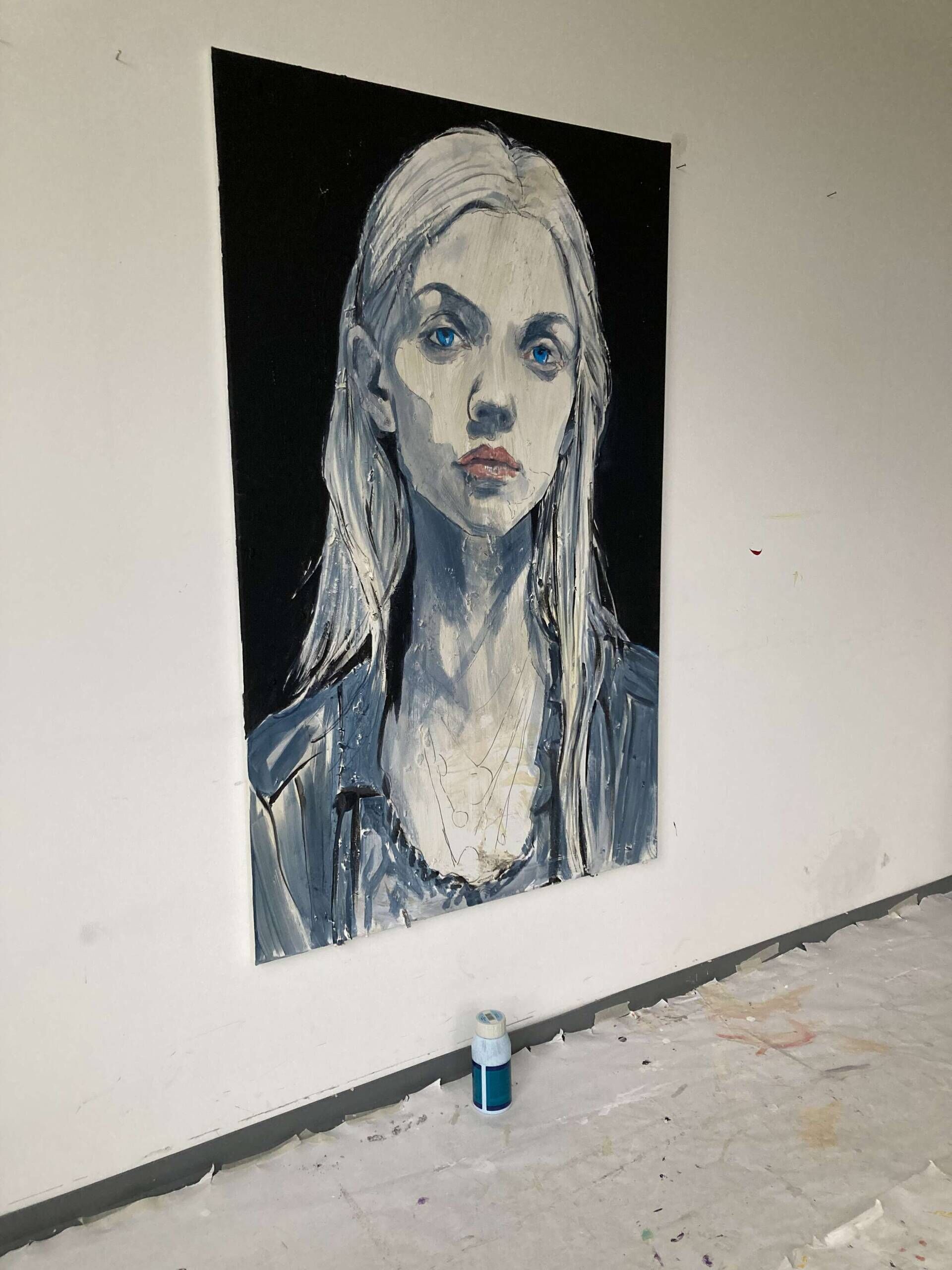 Frau mit blauem Blick - Kim Helbig 7