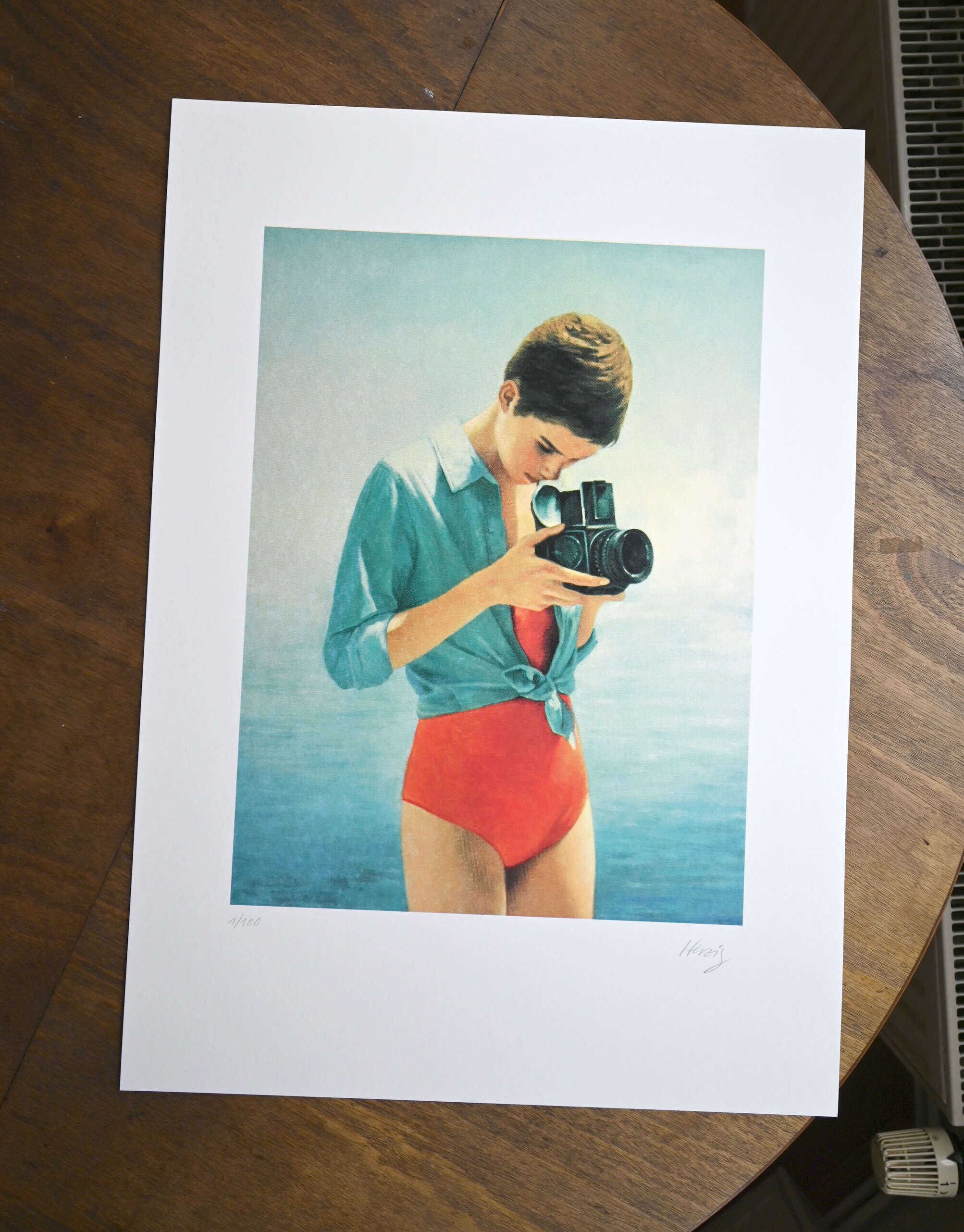 Frau mit Kamera II - Christian Herzig 1