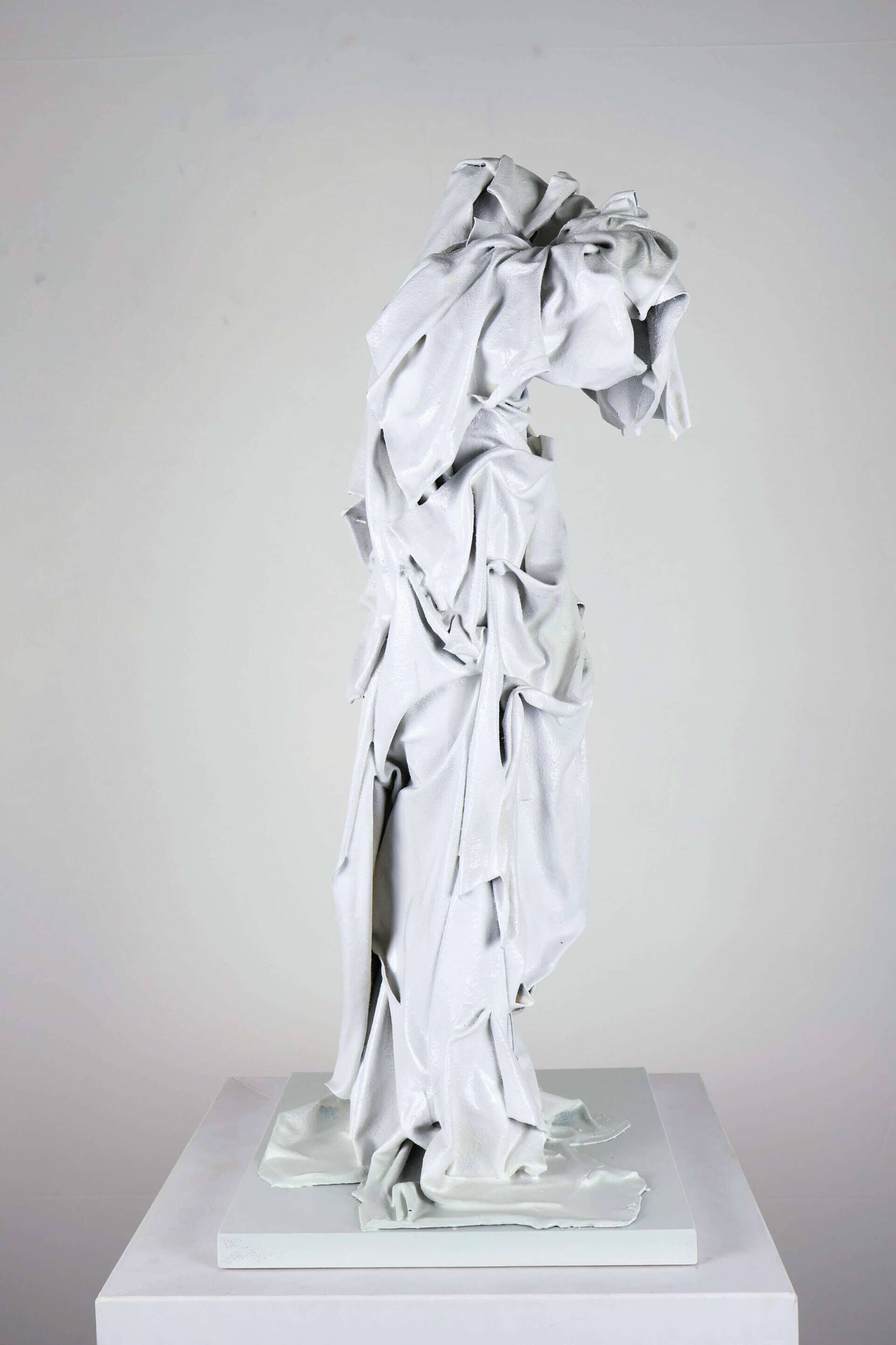 Im Weißen Stehend - Dominik Ackermann 5