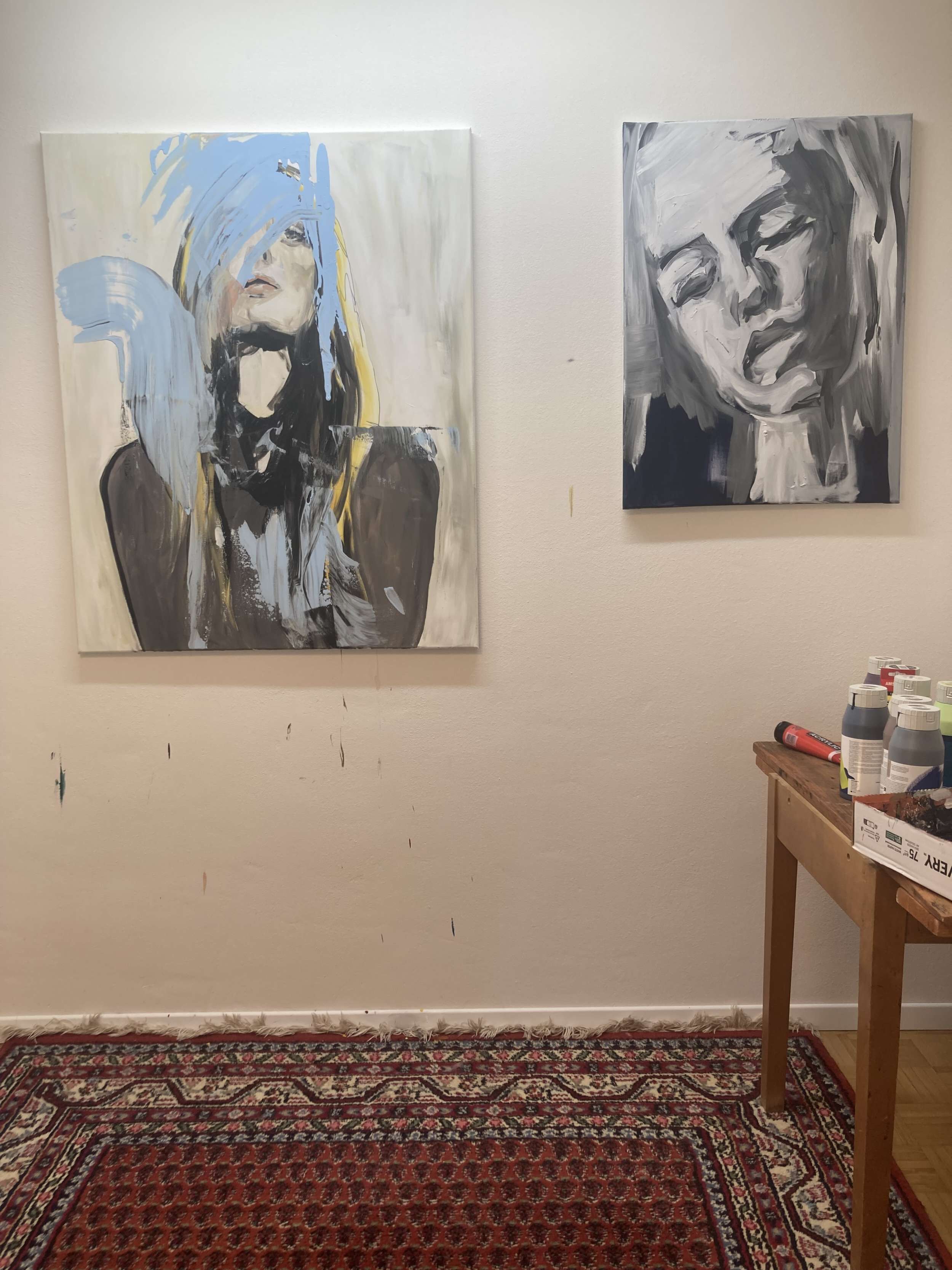 Frau unter blau - Kim Helbig 3