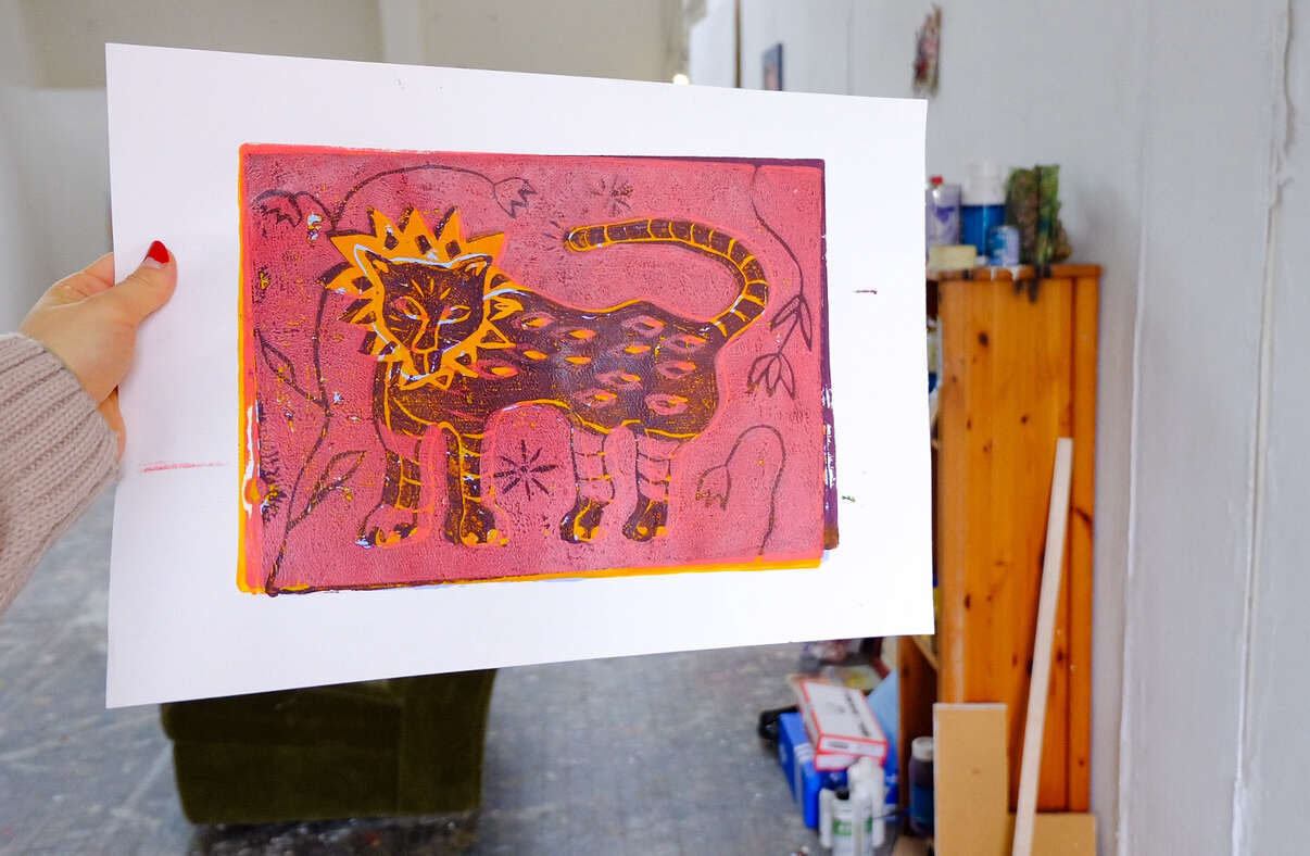 Löwe in Blumenwiese - Anna Leisner 4