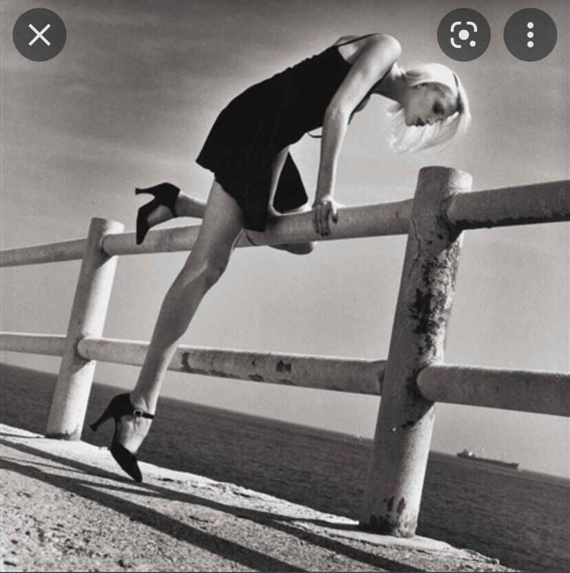 nach Helmut Newton