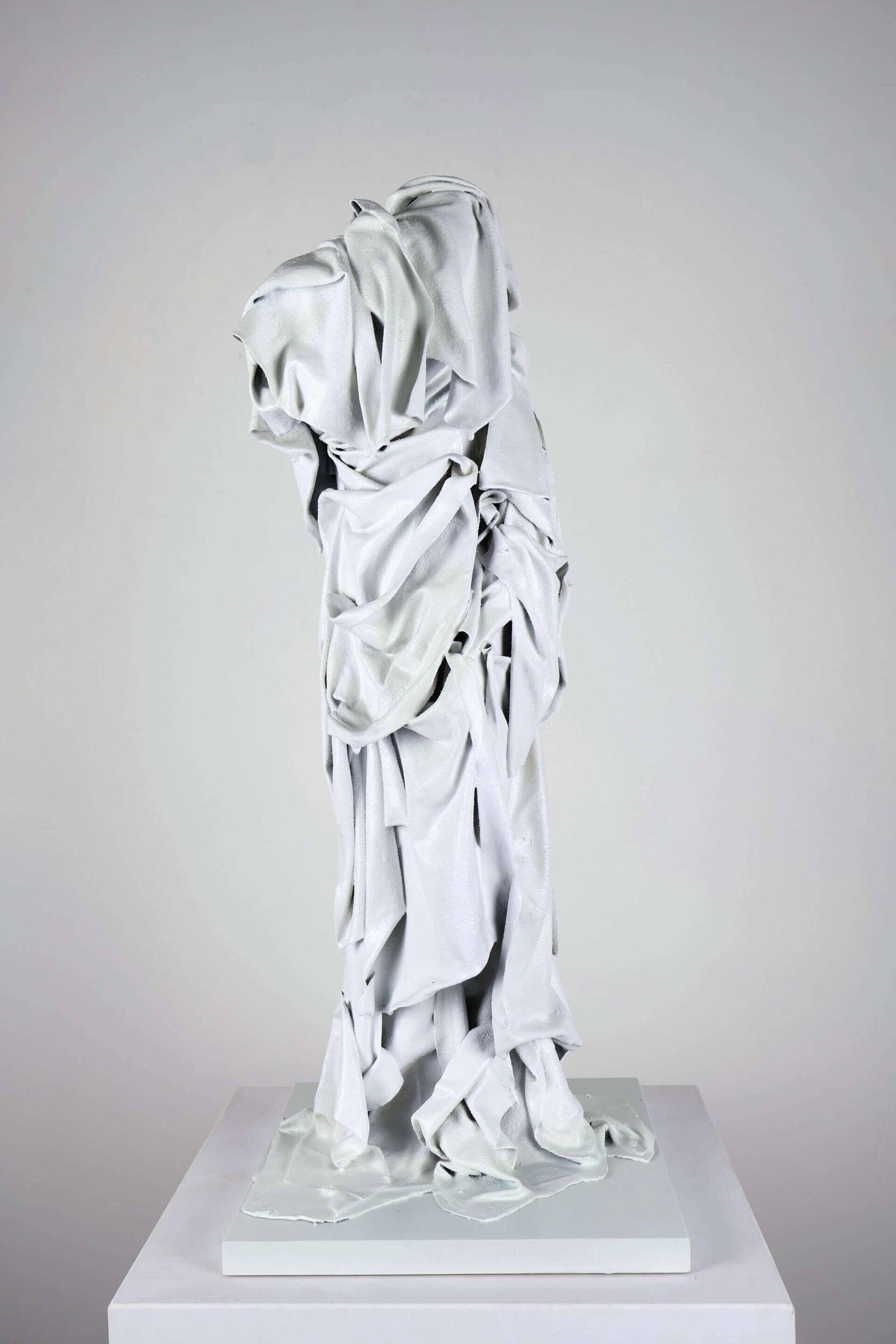 Im Weißen Stehend - Dominik Ackermann 1