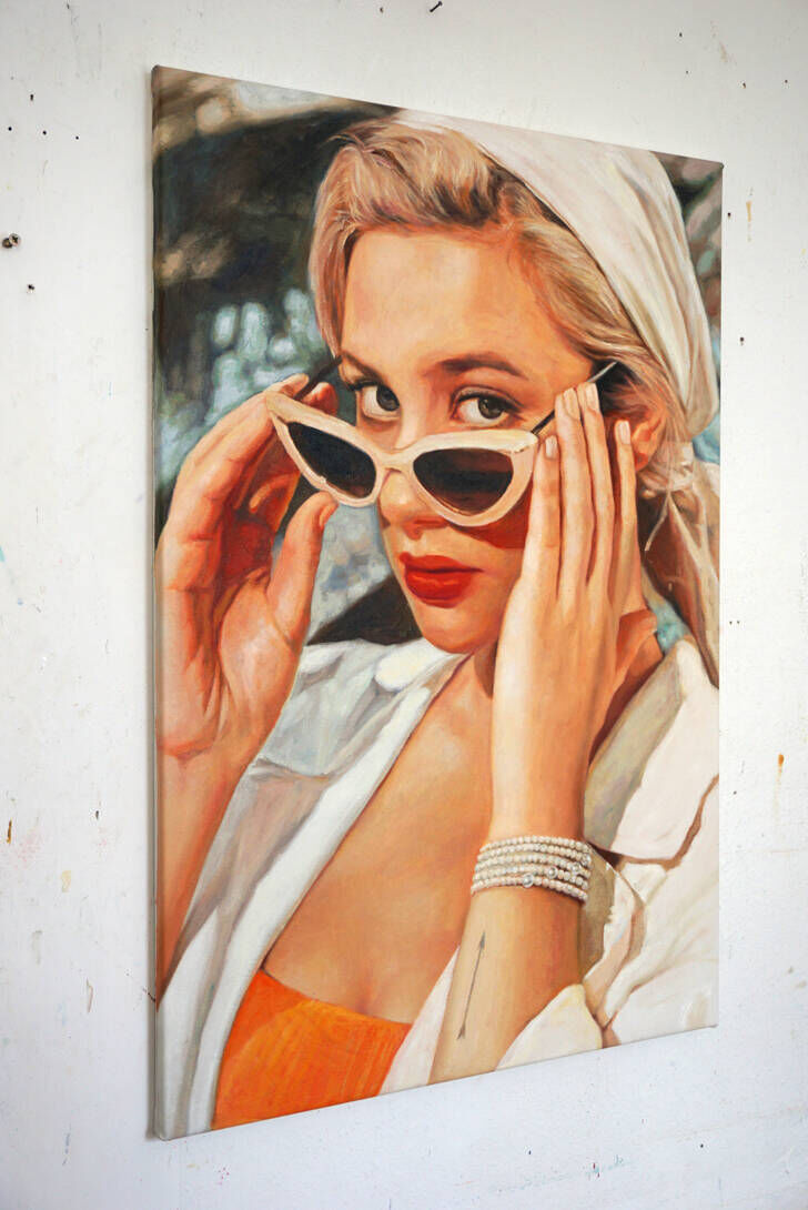 Frau mit Sonnenbrille - Christian Herzig 1