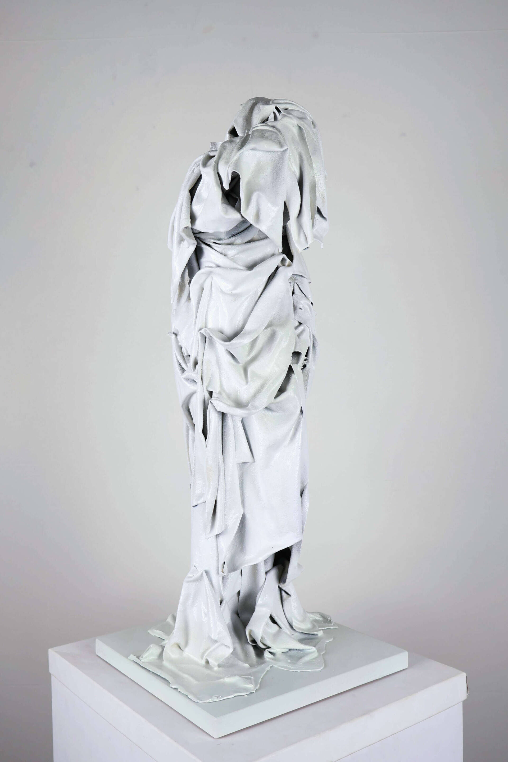 Im Weißen Stehend - Dominik Ackermann 9