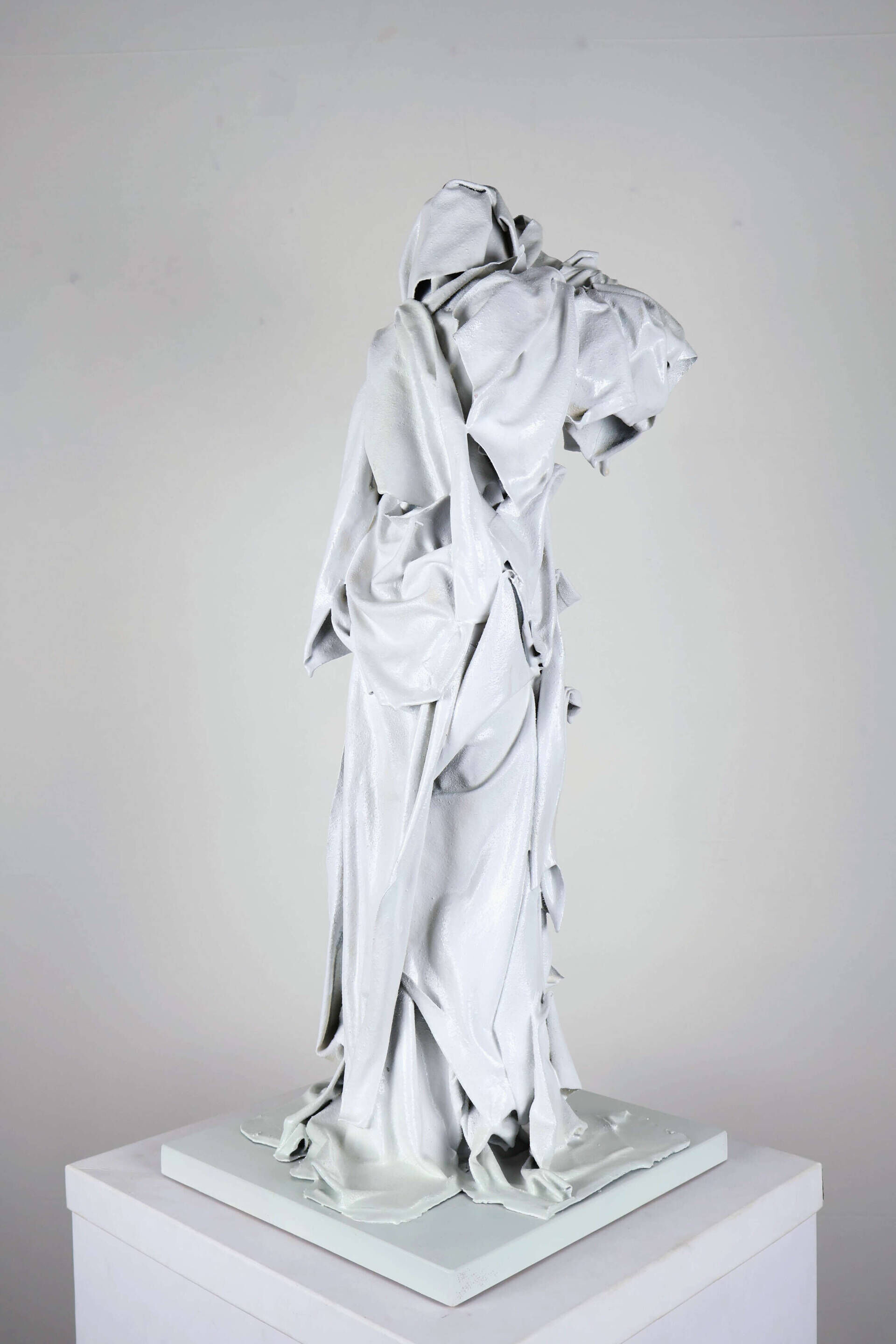 Im Weißen Stehend - Dominik Ackermann 6